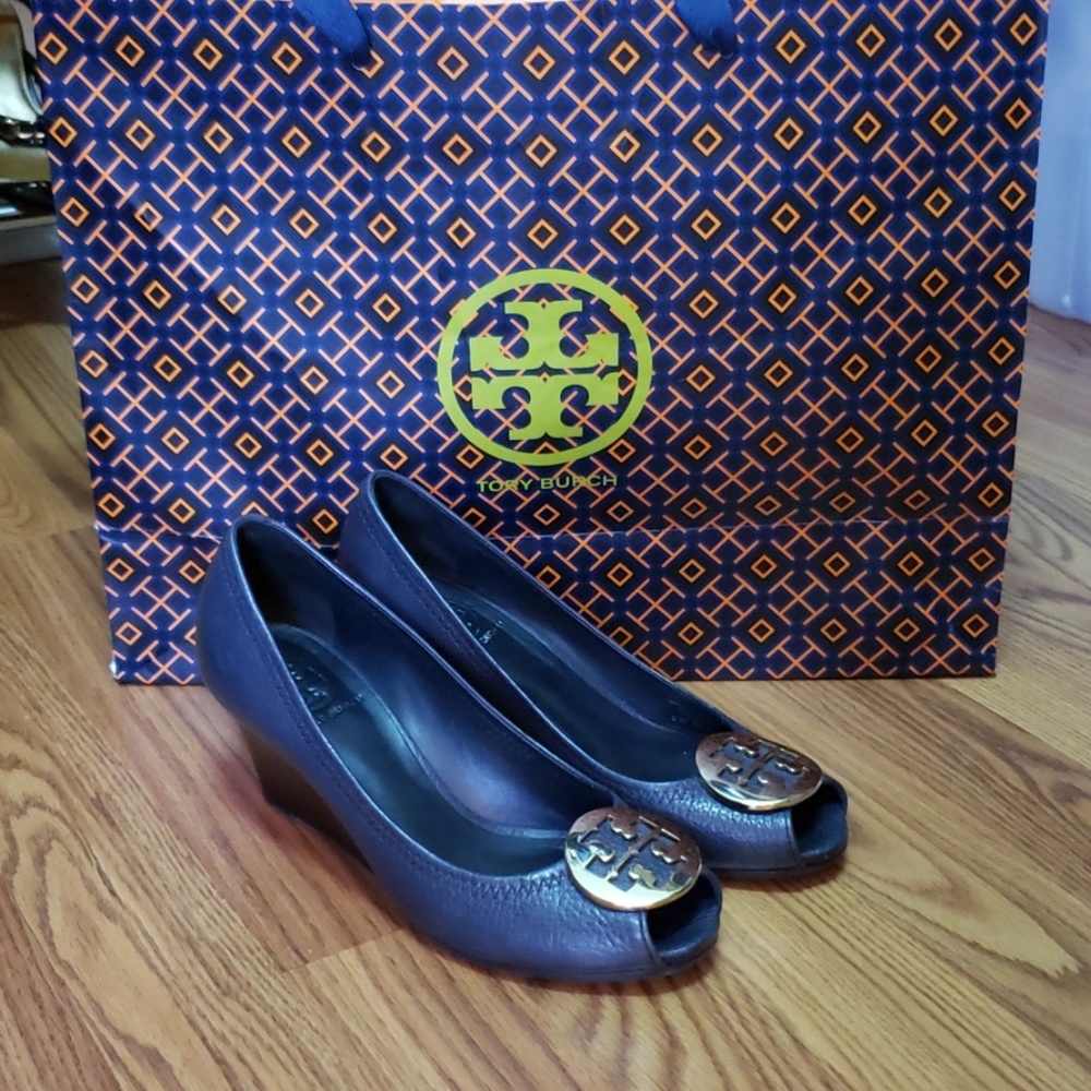 TORY BURCH  Chelsea Logo Medallion Wedge